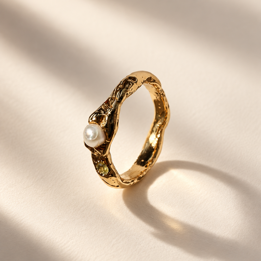 Luma – Skulpturel sterlingsølvring med ædelsten